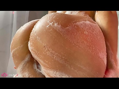 ❤️ Brunette o ipholla litho tsa botona kapa botšehali ho li khotsofatsa Pussy e nang le Vibrator ho ea ho Intense Orgasm in Shower ❌ ❌️
